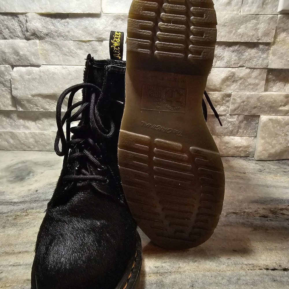Dr. Martens MADE IN ENGLAND, Black "Pony Fur", 8 eyelet boot - Picture 8 of 8